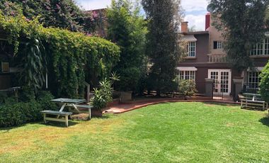 Casa con gran jardín en venta en privado Balcones de Santa María Morelia $8,090,000