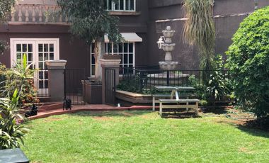 Casa con gran jardín en venta en privado Balcones de Santa María Morelia $8,090,000