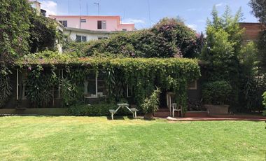 Casa con gran jardín en venta en privado Balcones de Santa María Morelia $8,090,000