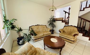 Casa con gran jardín en venta en privado Balcones de Santa María Morelia $8,090,000