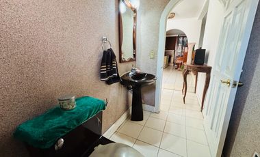 Casa con gran jardín en venta en privado Balcones de Santa María Morelia $8,090,000