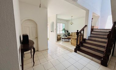 Casa con gran jardín en venta en privado Balcones de Santa María Morelia $8,090,000
