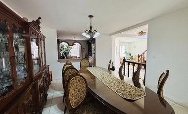 Casa con gran jardín en venta en privado Balcones de Santa María Morelia $8,090,000