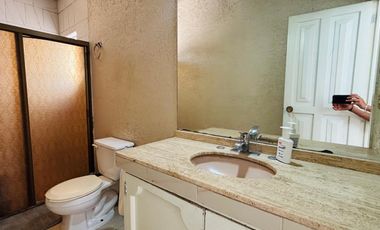 Casa con gran jardín en venta en privado Balcones de Santa María Morelia $8,090,000