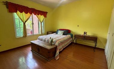 Casa con gran jardín en venta en privado Balcones de Santa María Morelia $8,090,000