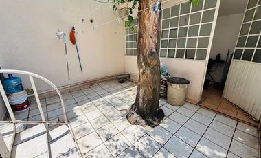 Casa con gran jardín en venta en privado Balcones de Santa María Morelia $8,090,000