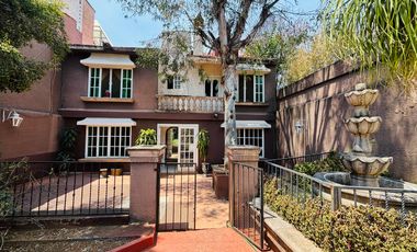 Casa con gran jardín en venta en privado Balcones de Santa María Morelia $8,090,000