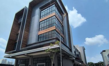Disewakan Ruko Crystal HOOK Hadap Jalan di Summarecon Bekasi