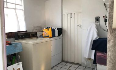 VENDO CASA EN EL CORAZON DE LA CONDESA CON FACTIBILIDAD DE SACAR USO DE SUELO