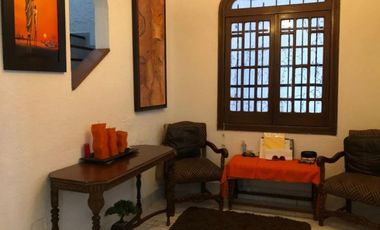 VENDO CASA EN EL CORAZON DE LA CONDESA CON FACTIBILIDAD DE SACAR USO DE SUELO