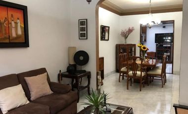 VENDO CASA EN EL CORAZON DE LA CONDESA CON FACTIBILIDAD DE SACAR USO DE SUELO