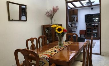 VENDO CASA EN EL CORAZON DE LA CONDESA CON FACTIBILIDAD DE SACAR USO DE SUELO