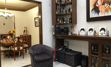 VENDO CASA EN EL CORAZON DE LA CONDESA CON FACTIBILIDAD DE SACAR USO DE SUELO