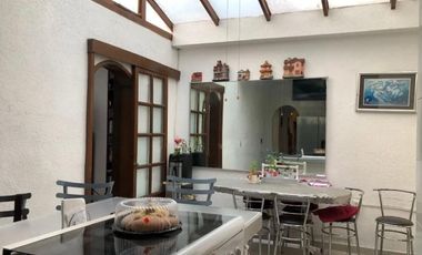 VENDO CASA EN EL CORAZON DE LA CONDESA CON FACTIBILIDAD DE SACAR USO DE SUELO