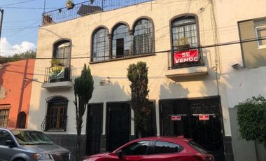 VENDO CASA EN EL CORAZON DE LA CONDESA CON FACTIBILIDAD DE SACAR USO DE SUELO