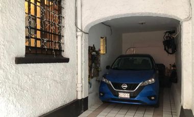 VENDO CASA EN EL CORAZON DE LA CONDESA CON FACTIBILIDAD DE SACAR USO DE SUELO