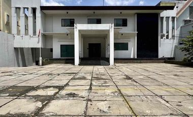 Jual/Sewa Gedung Senopati Kebayoran Baru LT 1237 m² Parkir 50 Mobil Lift Strategis