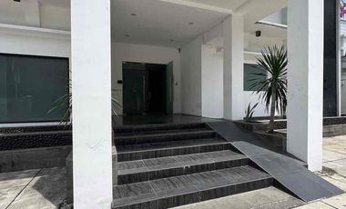 Jual/Sewa Gedung Senopati Kebayoran Baru LT 1237 m² Parkir 50 Mobil Lift Strategis