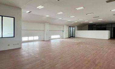 Jual/Sewa Gedung Senopati Kebayoran Baru LT 1237 m² Parkir 50 Mobil Lift Strategis