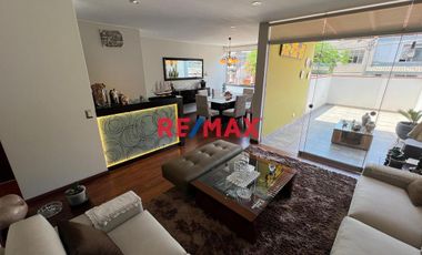 🏡 Una Casa Hecha Departamento ✨ – Se Vende Exclusivo Flat De 215 M² Con 4 Dormitorios, 2 Terrazas Y 2 Cocheras + Depósito En Valle Hermoso