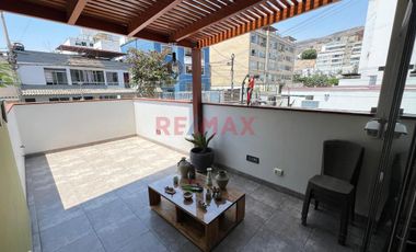 🏡 Una Casa Hecha Departamento ✨ – Se Vende Exclusivo Flat De 215 M² Con 4 Dormitorios, 2 Terrazas Y 2 Cocheras + Depósito En Valle Hermoso
