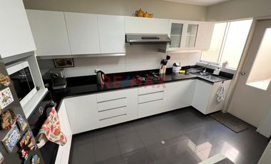 🏡 Una Casa Hecha Departamento ✨ – Se Vende Exclusivo Flat De 215 M² Con 4 Dormitorios, 2 Terrazas Y 2 Cocheras + Depósito En Valle Hermoso
