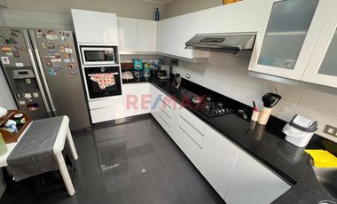🏡 Una Casa Hecha Departamento ✨ – Se Vende Exclusivo Flat De 215 M² Con 4 Dormitorios, 2 Terrazas Y 2 Cocheras + Depósito En Valle Hermoso