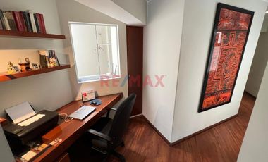 🏡 Una Casa Hecha Departamento ✨ – Se Vende Exclusivo Flat De 215 M² Con 4 Dormitorios, 2 Terrazas Y 2 Cocheras + Depósito En Valle Hermoso