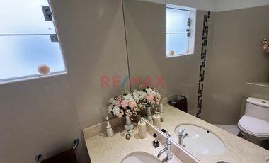 🏡 Una Casa Hecha Departamento ✨ – Se Vende Exclusivo Flat De 215 M² Con 4 Dormitorios, 2 Terrazas Y 2 Cocheras + Depósito En Valle Hermoso