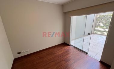 🏡 Una Casa Hecha Departamento ✨ – Se Vende Exclusivo Flat De 215 M² Con 4 Dormitorios, 2 Terrazas Y 2 Cocheras + Depósito En Valle Hermoso