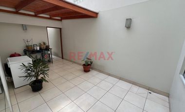 🏡 Una Casa Hecha Departamento ✨ – Se Vende Exclusivo Flat De 215 M² Con 4 Dormitorios, 2 Terrazas Y 2 Cocheras + Depósito En Valle Hermoso