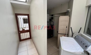 🏡 Una Casa Hecha Departamento ✨ – Se Vende Exclusivo Flat De 215 M² Con 4 Dormitorios, 2 Terrazas Y 2 Cocheras + Depósito En Valle Hermoso