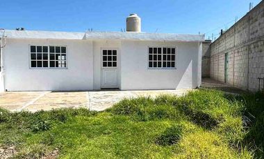 Casa en VENTA  de 85 m2. y terreno dd 20 m. En centro  de  Acayuca,  Hgo.