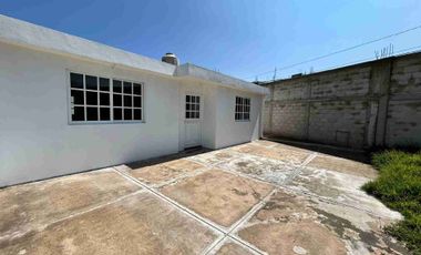 Casa en VENTA  de 85 m2. y terreno dd 20 m. En centro  de  Acayuca,  Hgo.