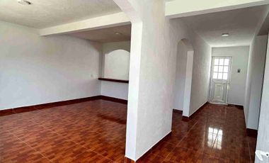 Casa en VENTA  de 85 m2. y terreno dd 20 m. En centro  de  Acayuca,  Hgo.