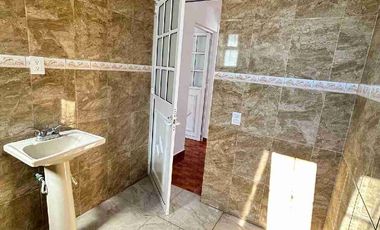 Casa en VENTA  de 85 m2. y terreno dd 20 m. En centro  de  Acayuca,  Hgo.