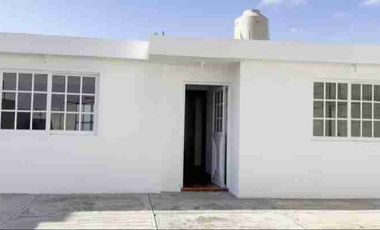 Casa en VENTA  de 85 m2. y terreno dd 20 m. En centro  de  Acayuca,  Hgo.