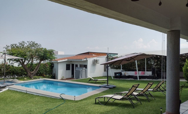 VENTA DE EXCELENTE CASA PRIVADA EN COLINAS DE STA.FE