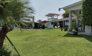 VENTA DE EXCELENTE CASA PRIVADA EN COLINAS DE STA.FE