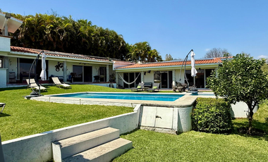 VENTA DE EXCELENTE CASA PRIVADA EN COLINAS DE STA.FE