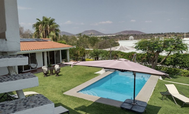 VENTA DE EXCELENTE CASA PRIVADA EN COLINAS DE STA.FE