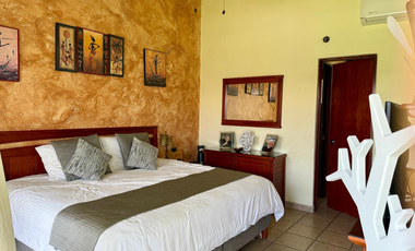 VENTA DE EXCELENTE CASA PRIVADA EN COLINAS DE STA.FE