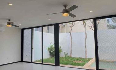 casa en renta de 3 recamaras en Temozon norte Merida con alberca