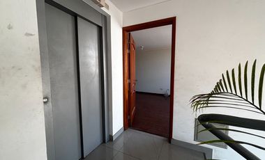 Dúplex Exclusivo con Cochera y Ascensor en Santiago de Surco