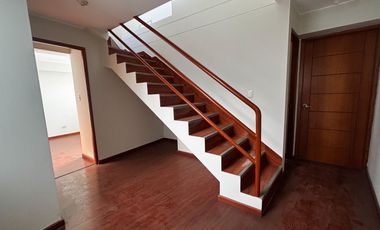Dúplex Exclusivo con Cochera y Ascensor en Santiago de Surco