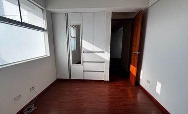 Dúplex Exclusivo con Cochera y Ascensor en Santiago de Surco