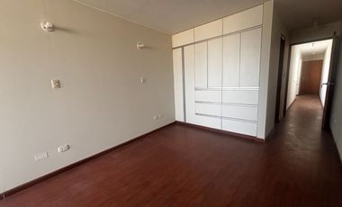 Dúplex Exclusivo con Cochera y Ascensor en Santiago de Surco