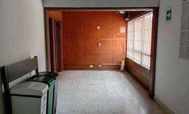 Venta de casa comercial en Conquistadores, Laureles