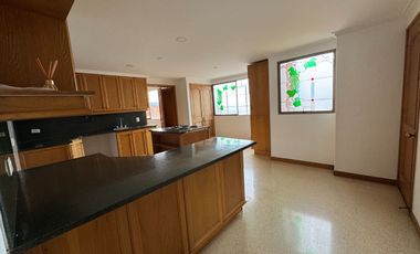 vendo Apartamento en Laureles LINDO Y amplio IDEAL PARA PEMODELAR!