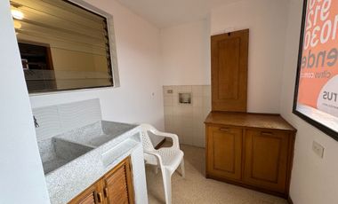 vendo Apartamento en Laureles LINDO Y amplio IDEAL PARA PEMODELAR!